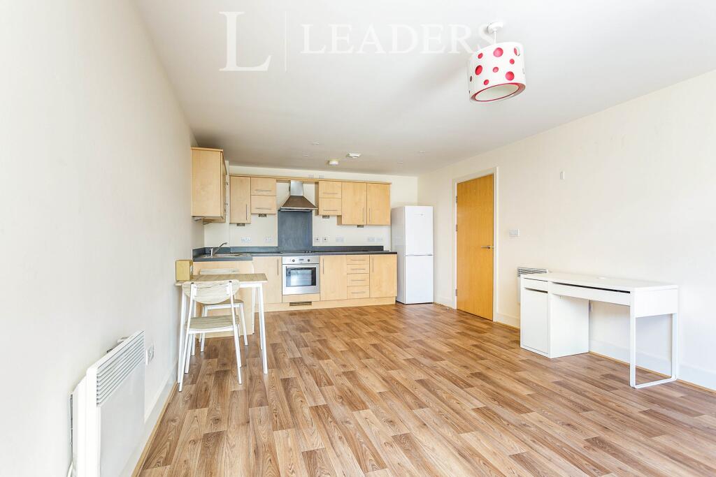2 bed 1st Floor Flat for rent in Portsmouth. From Leaders Waterside Properties Sales - Gunwharf Quays