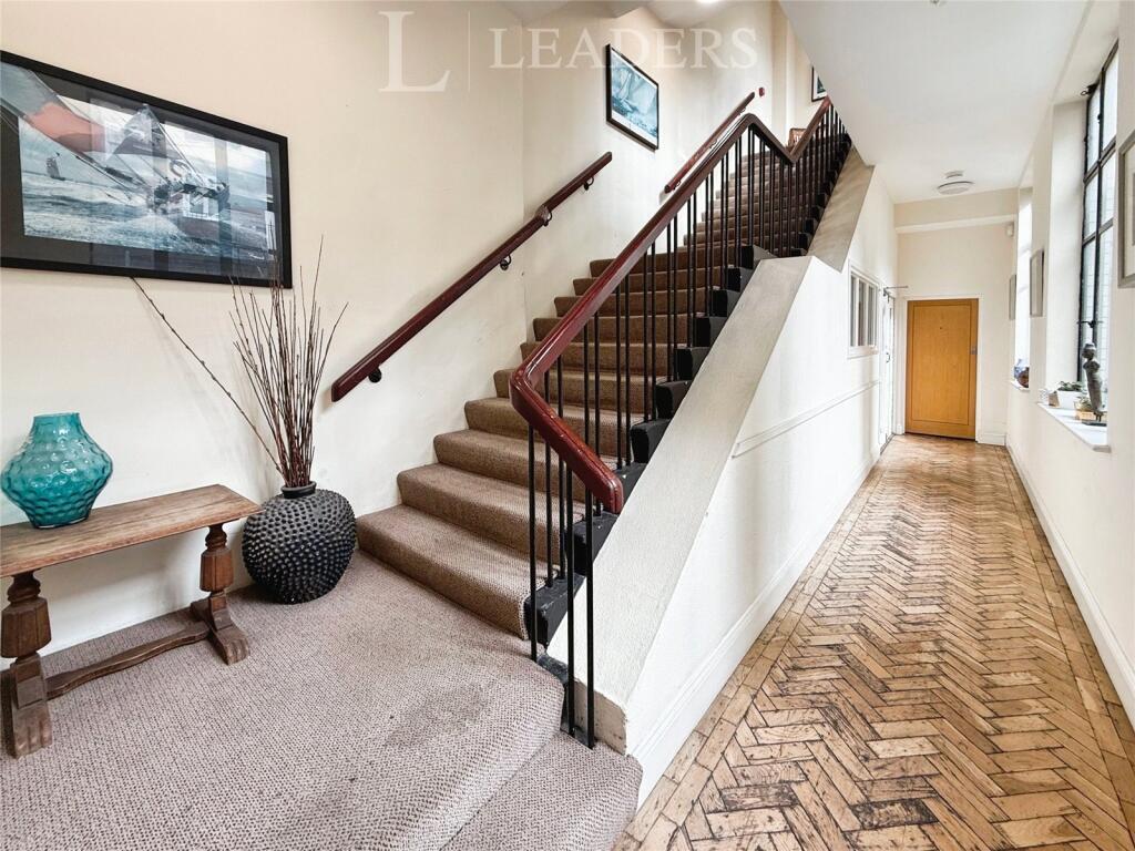2 bed 1st Floor Flat for rent in Portsmouth. From Leaders Waterside Properties Sales - Gunwharf Quays