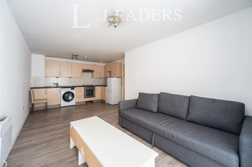 2 bed 1st Floor Flat for rent in Portsmouth. From Leaders Waterside Properties Sales - Gunwharf Quays