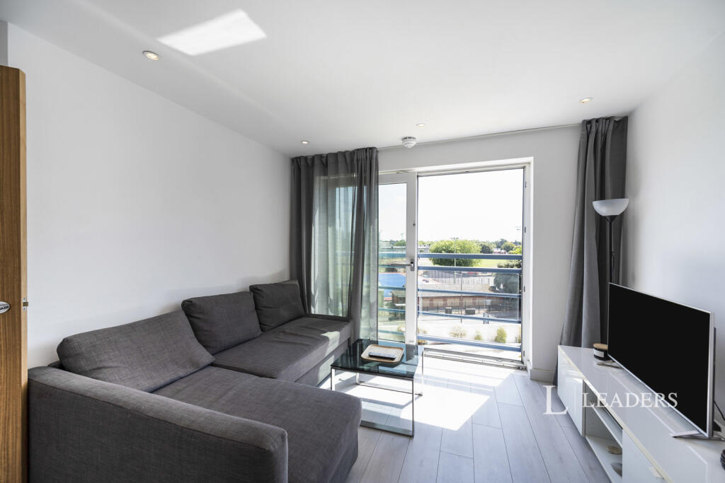 1 bed 1st Floor Flat for rent in Portsmouth. From Leaders Waterside Properties Sales - Gunwharf Quays 1 bed 1st Floor Flat for rent in Portsmouth. From Leaders Waterside Properties Sales - Gunwharf Quays