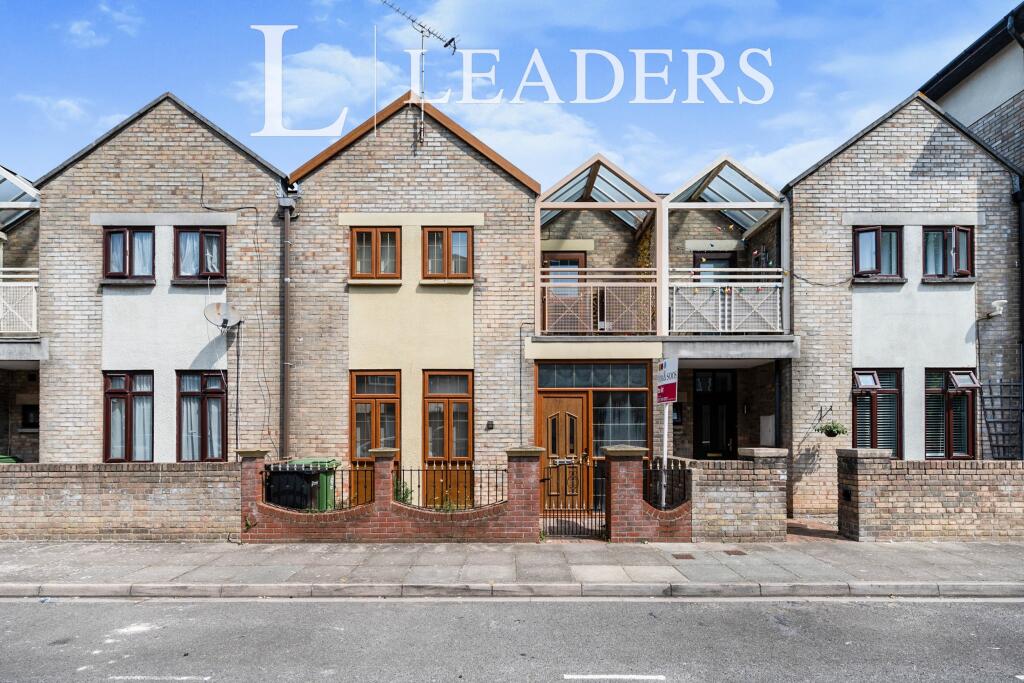 3 bed Mid Terraced House for rent in Portsmouth. From Leaders Waterside Properties Sales - Gunwharf Quays