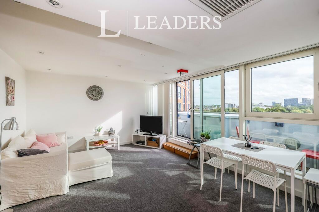 2 bed 1st Floor Flat for rent in Portsmouth. From Leaders Waterside Properties Sales - Gunwharf Quays