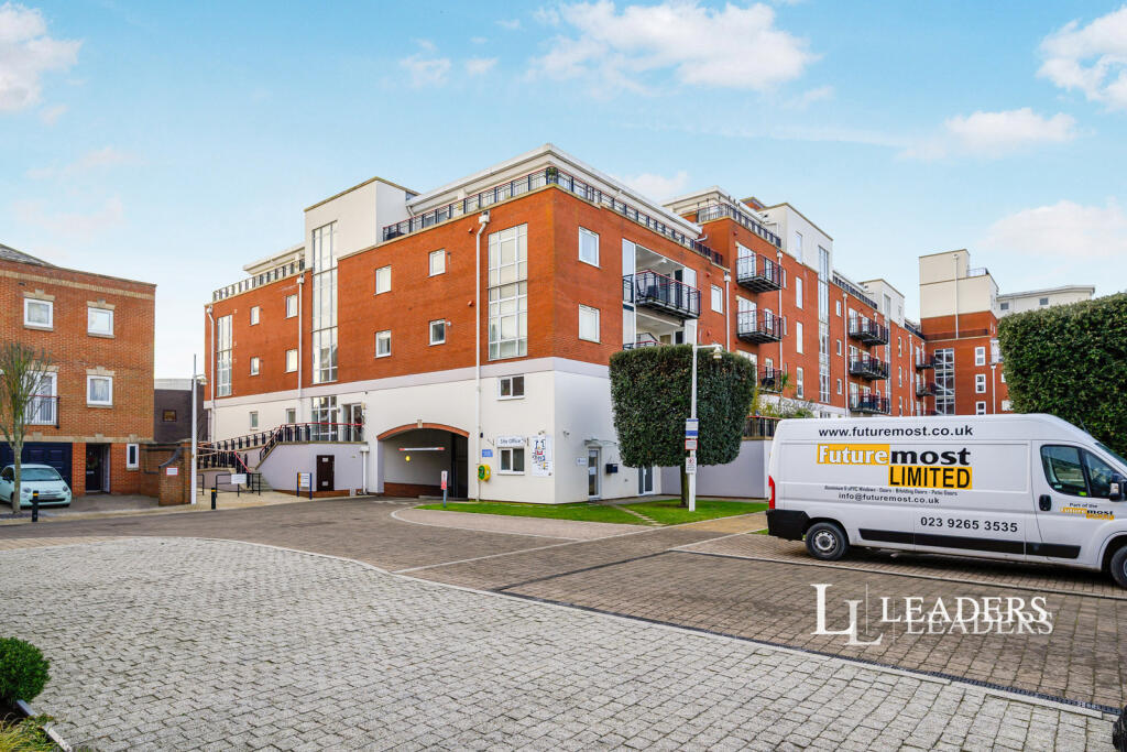 2 bed Detached for rent in Portsmouth. From Leaders Waterside Properties Sales - Gunwharf Quays 2 bed Detached for rent in Portsmouth. From Leaders Waterside Properties Sales - Gunwharf Quays