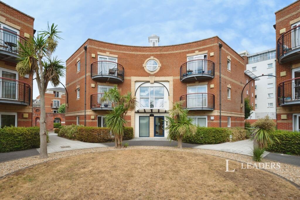 2 bed 1st Floor Flat for rent in Portsmouth. From Leaders Waterside Properties Sales - Gunwharf Quays 2 bed 1st Floor Flat for rent in Portsmouth. From Leaders Waterside Properties Sales - Gunwharf Quays