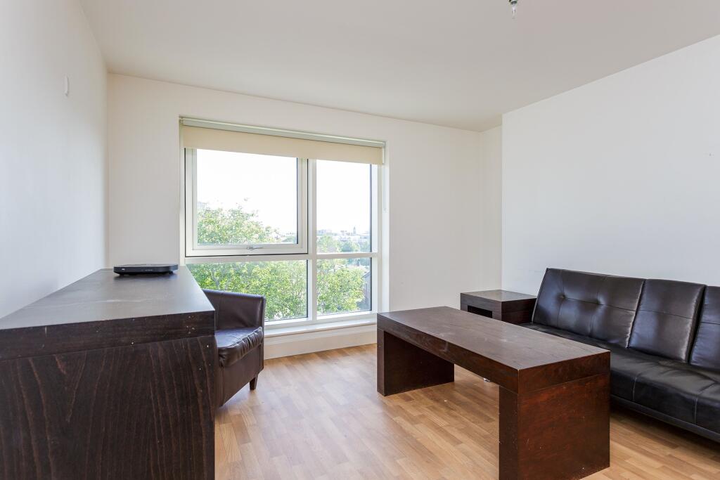 1 bed 1st Floor Flat for rent in Portsmouth. From Leaders Waterside Properties Sales - Gunwharf Quays
