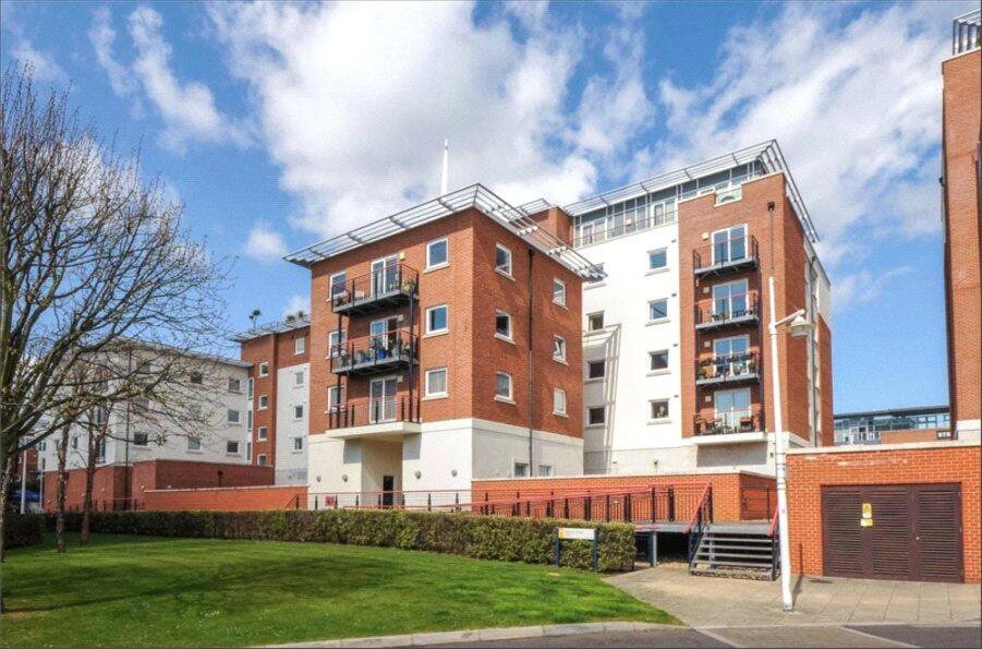 2 bed 1st Floor Flat for rent in Portsmouth. From Leaders Waterside Properties Sales - Gunwharf Quays