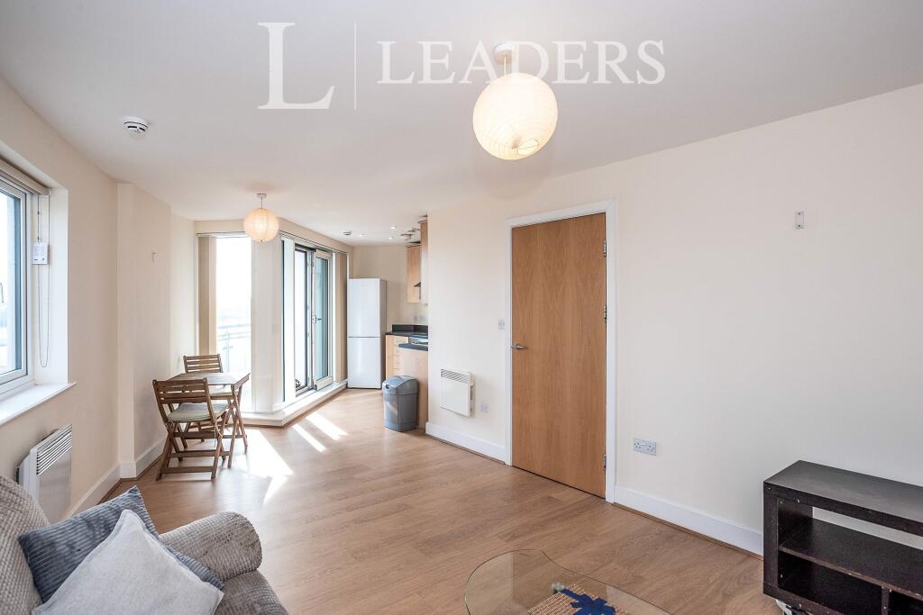 2 bed 1st Floor Flat for rent in Portsmouth. From Leaders Waterside Properties Sales - Gunwharf Quays