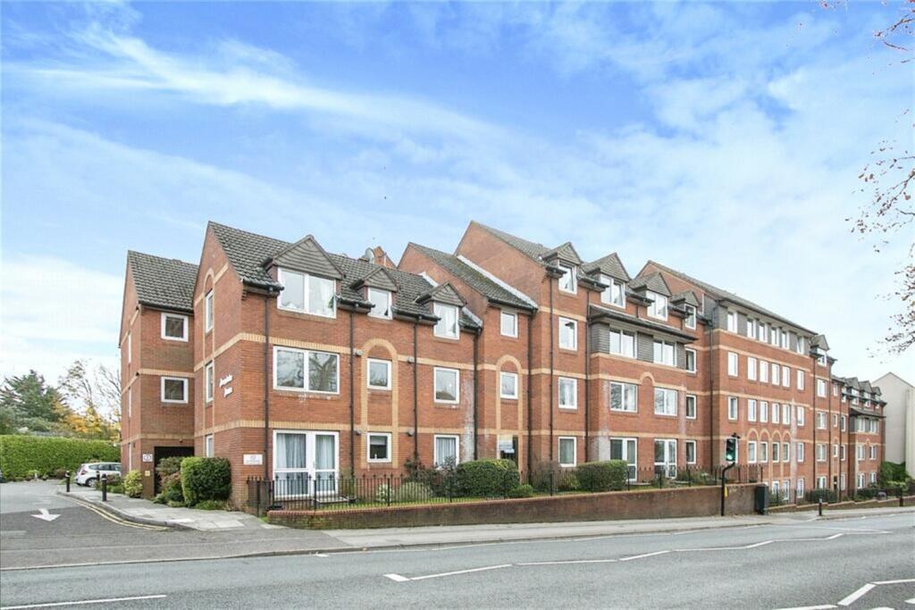 1 bed 1st Floor Flat for rent in Poole. From Davis Homes - Essex & London