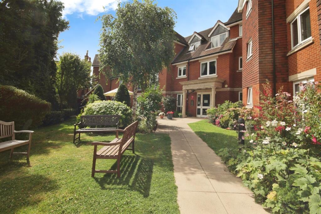 2 bed 1st Floor Flat for rent in Redhill. From Davis Homes - Essex & London 2 bed 1st Floor Flat for rent in Redhill. From Davis Homes - Essex & London