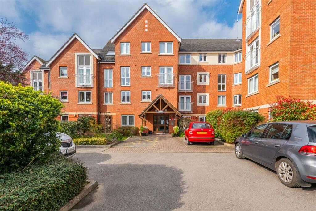 1 bed 1st Floor Flat for rent in Stratford-upon-Avon. From Davis Homes - Essex & London 1 bed 1st Floor Flat for rent in Stratford-upon-Avon. From Davis Homes - Essex & London