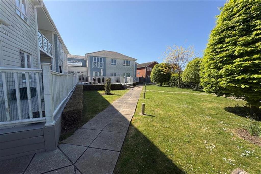 1 bed 1st Floor Flat for rent in Canvey Island. From Davis Homes - Essex & London 1 bed 1st Floor Flat for rent in Canvey Island. From Davis Homes - Essex & London