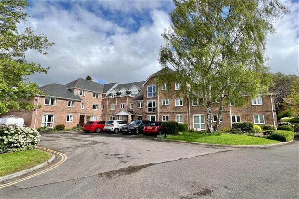 2 bed 1st Floor Flat for rent in Taunton. From Davis Homes - Essex & London