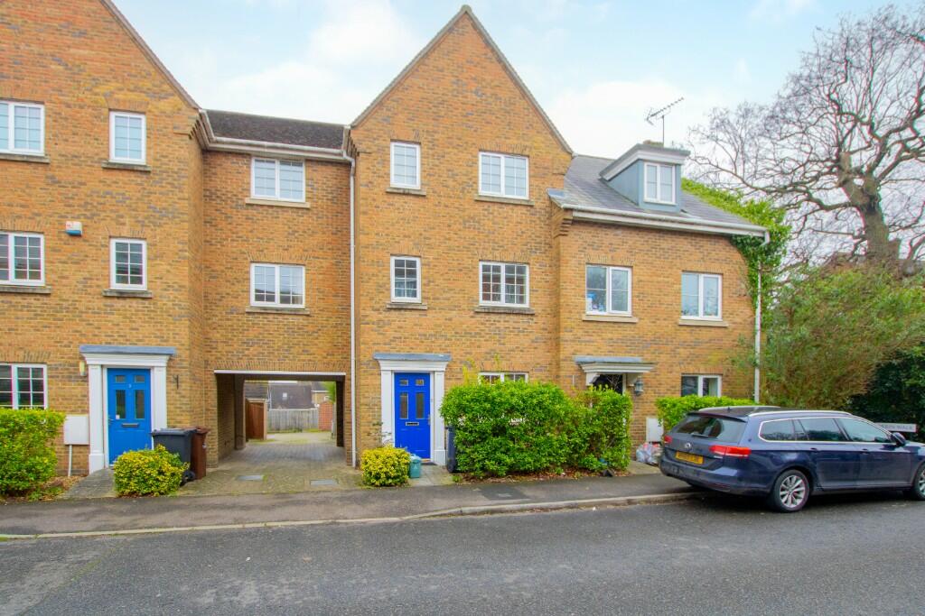 5 bed Town House for rent in Workhouse Hill. From Temme English - Wickford