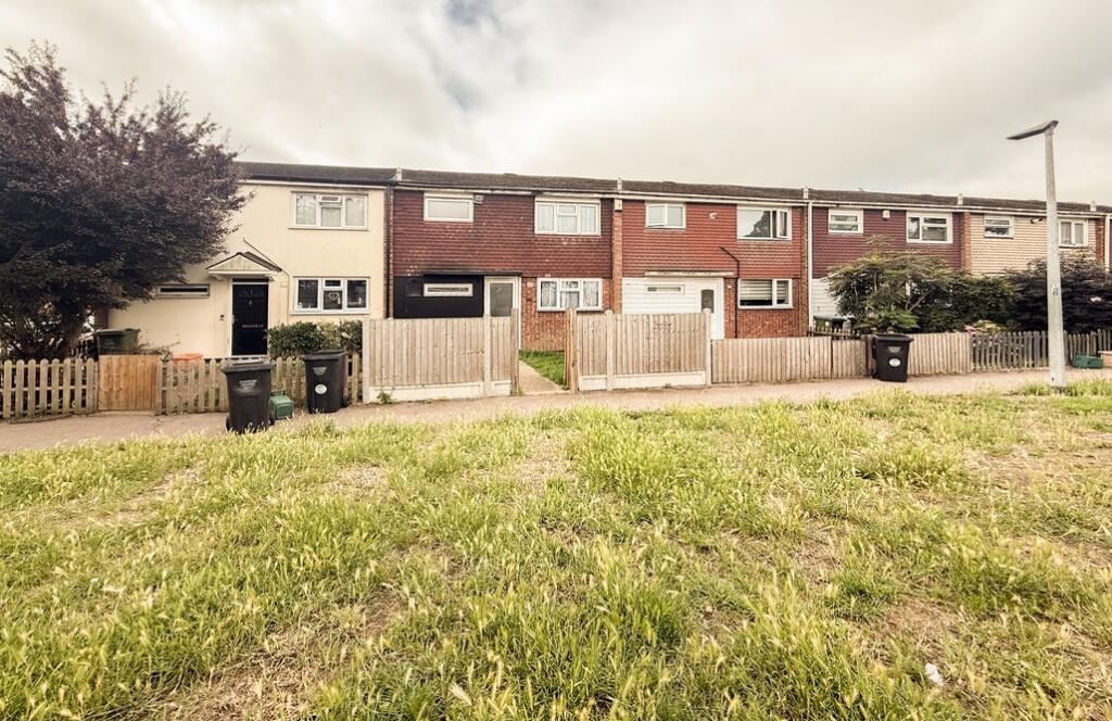 3 bed Mid Terraced House for rent in Basildon. From Temme English - Wickford - Lettings