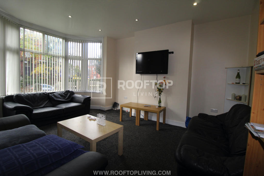 7 bed Detached House for rent in Leeds. From Rooftop Living - UK Ltd