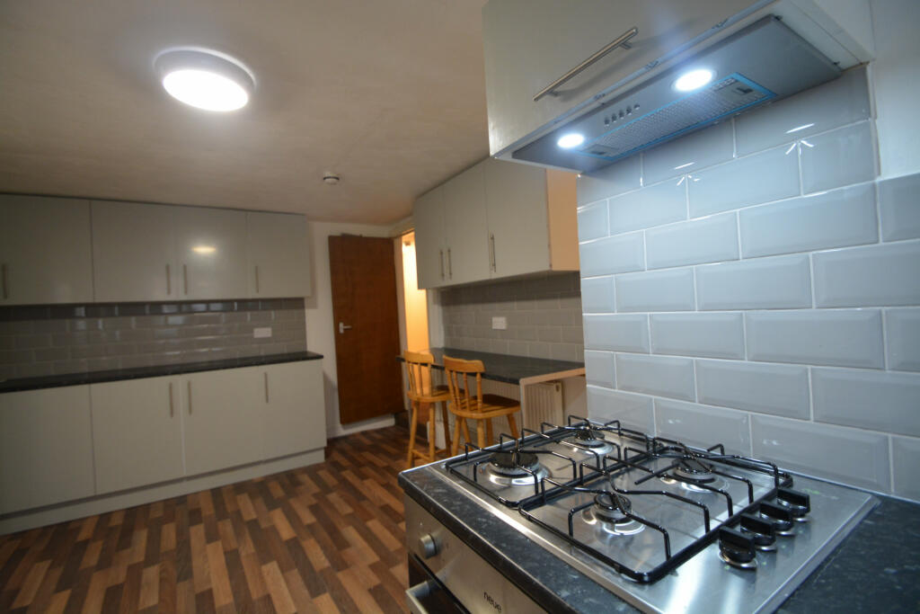 6 bed Detached for rent in Leeds. From Rooftop Living - UK Ltd 6 bed Detached for rent in Leeds. From Rooftop Living - UK Ltd