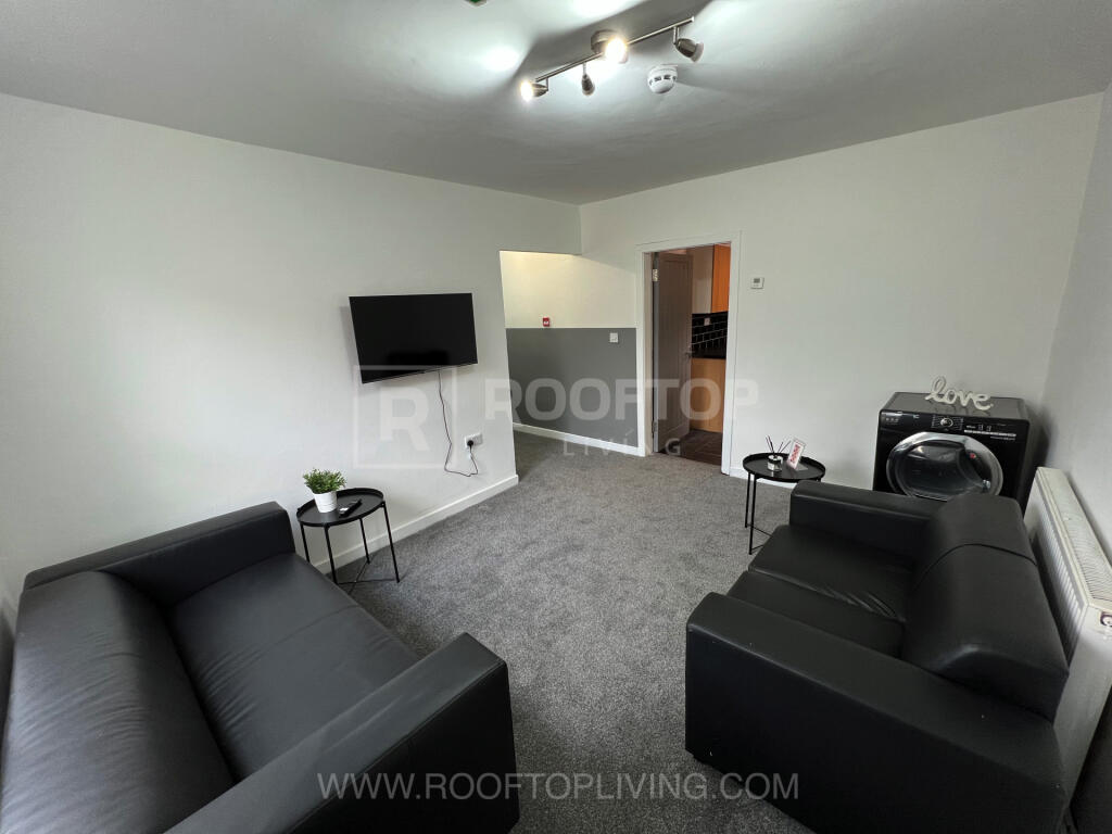 4 bed Detached for rent in Leeds. From Rooftop Living - UK Ltd