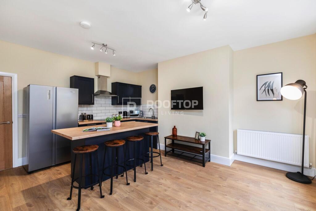 4 bed Detached for rent in Leeds. From Rooftop Living - UK Ltd 4 bed Detached for rent in Leeds. From Rooftop Living - UK Ltd