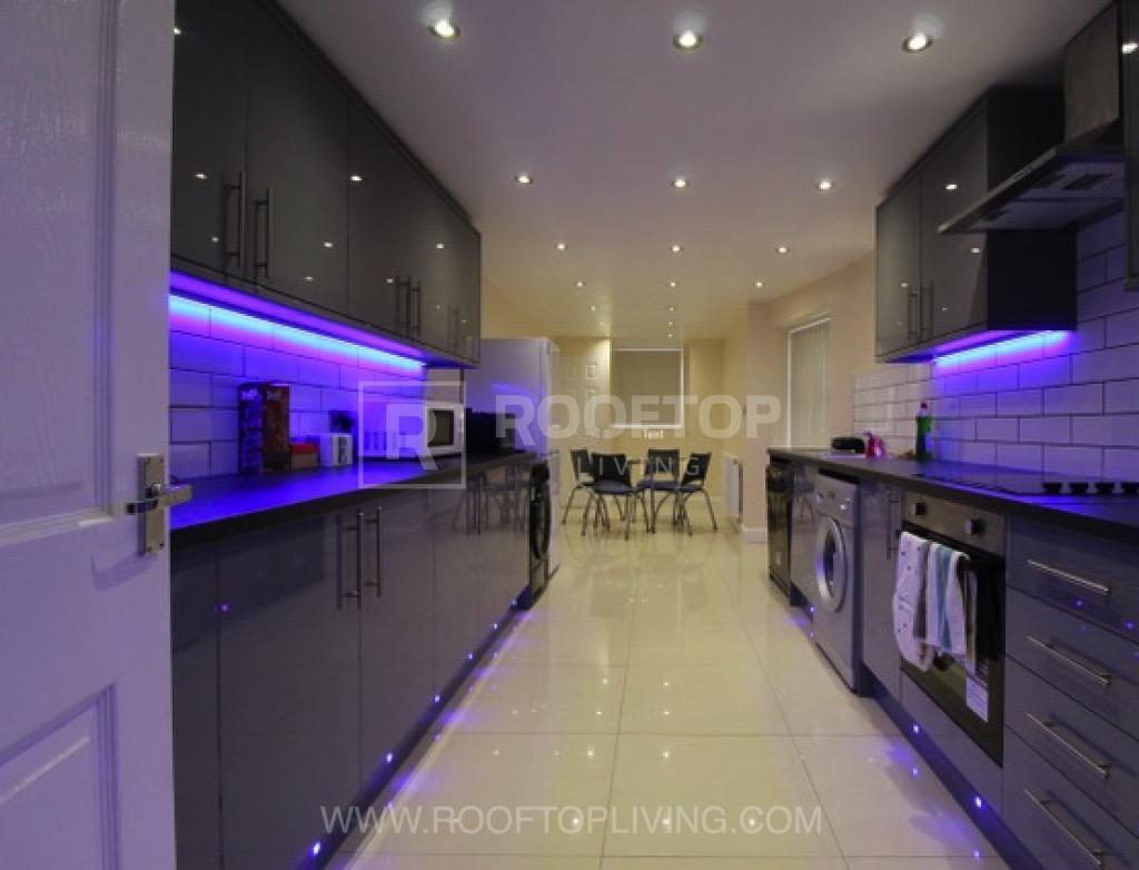 4 bed Detached for rent in Leeds. From Rooftop Living - UK Ltd 4 bed Detached for rent in Leeds. From Rooftop Living - UK Ltd