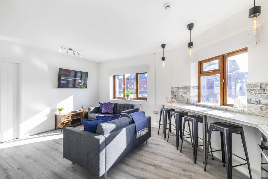 5 bed Detached for rent in Leeds. From Rooftop Living - UK Ltd