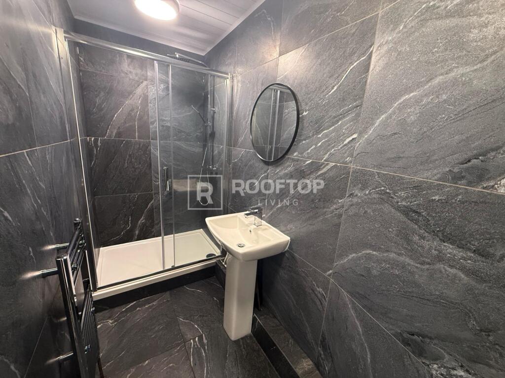 5 bed Detached for rent in Leeds. From Rooftop Living - UK Ltd