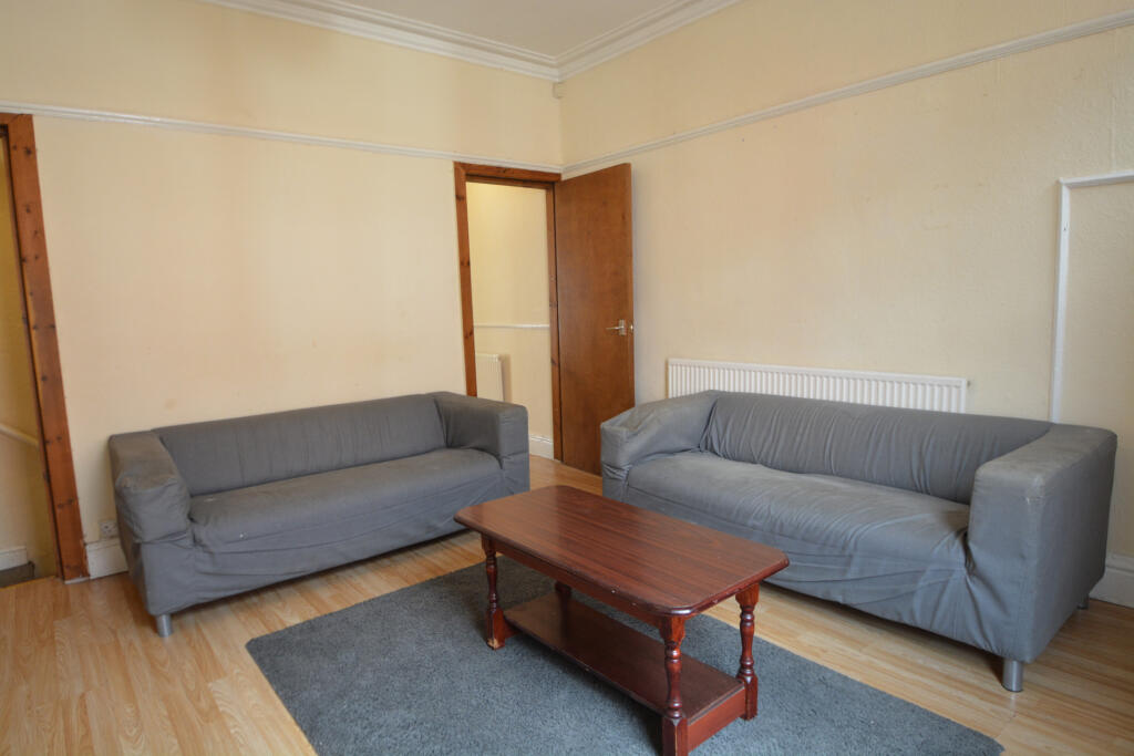 6 bed Detached for rent in Leeds. From Rooftop Living - UK Ltd 6 bed Detached for rent in Leeds. From Rooftop Living - UK Ltd