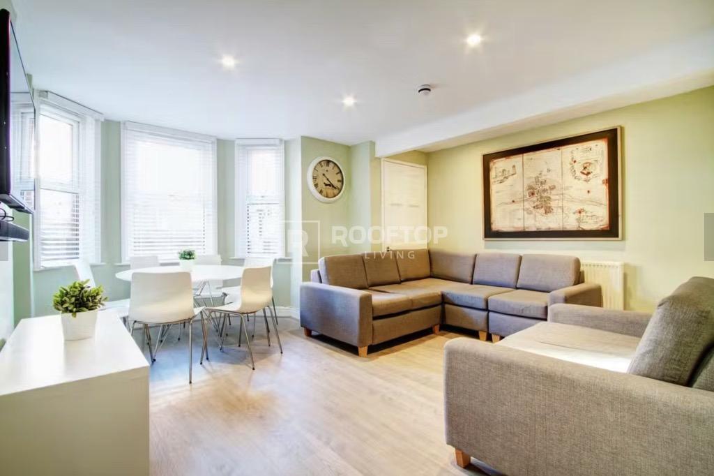 8 bed Detached for rent in Leeds. From Rooftop Living - UK Ltd 8 bed Detached for rent in Leeds. From Rooftop Living - UK Ltd