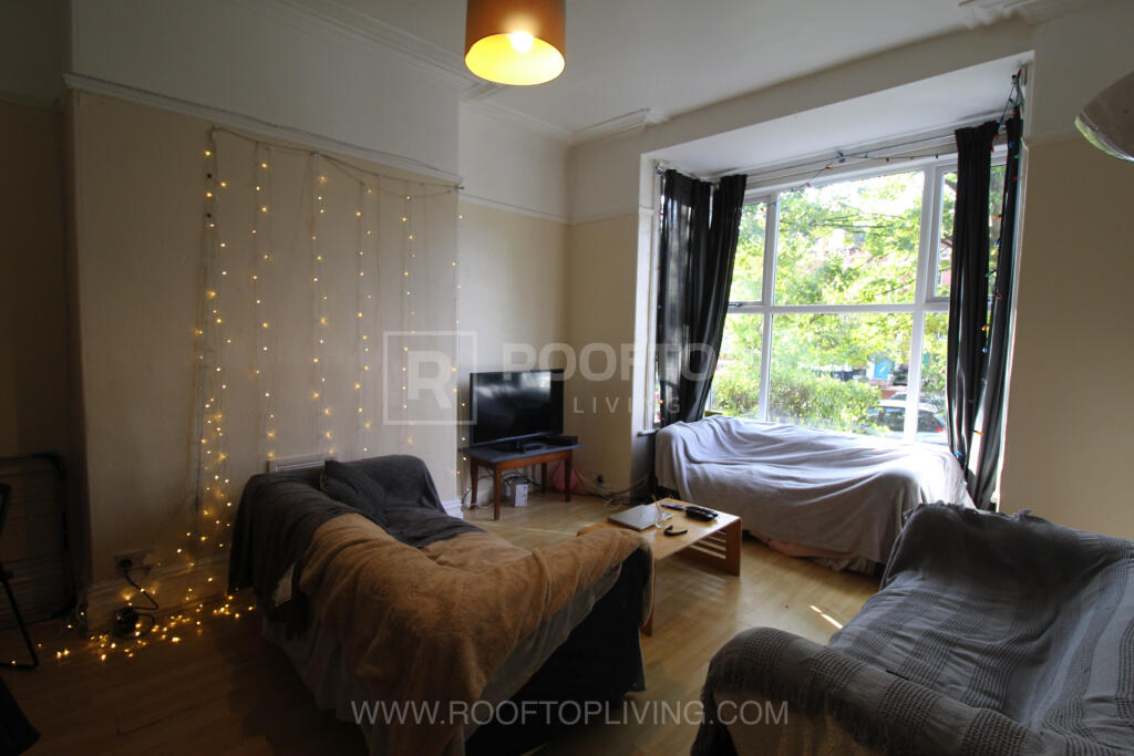 8 bed Detached for rent in Leeds. From Rooftop Living - UK Ltd 8 bed Detached for rent in Leeds. From Rooftop Living - UK Ltd