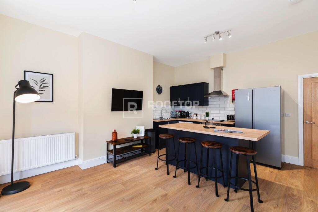 4 bed Detached for rent in Leeds. From Rooftop Living - UK Ltd 4 bed Detached for rent in Leeds. From Rooftop Living - UK Ltd