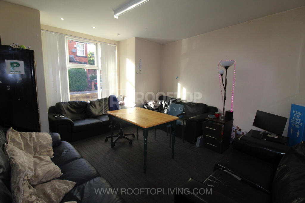 7 bed Detached for rent in Leeds. From Rooftop Living - UK Ltd 7 bed Detached for rent in Leeds. From Rooftop Living - UK Ltd