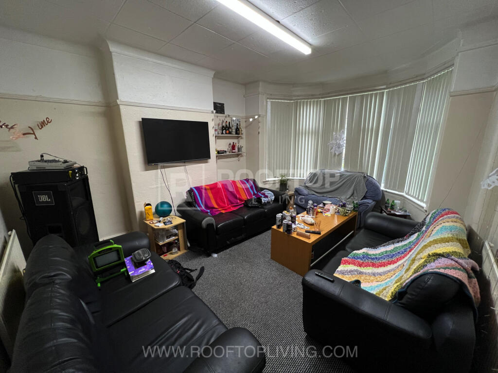 7 bed Detached for rent in Leeds. From Rooftop Living - UK Ltd 7 bed Detached for rent in Leeds. From Rooftop Living - UK Ltd