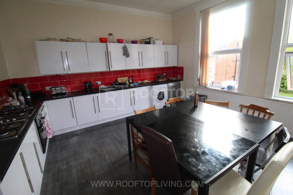 8 bed Detached for rent in Leeds. From Rooftop Living - UK Ltd