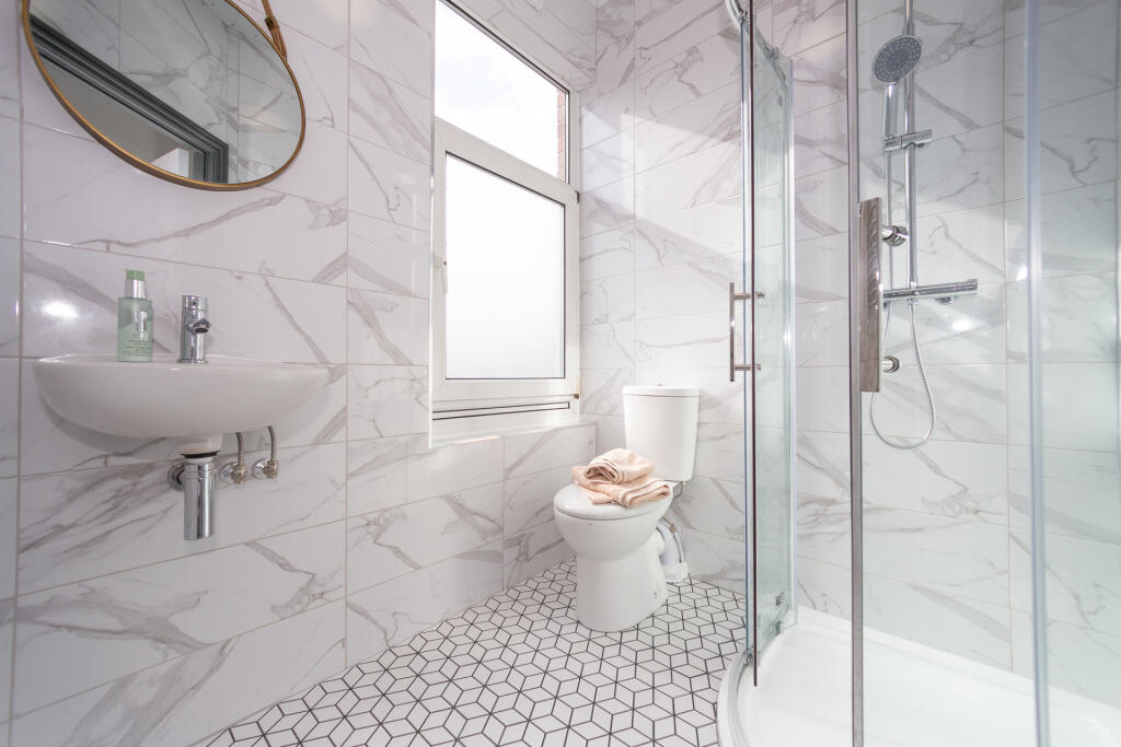 6 bed Detached for rent in Leeds. From Rooftop Living - UK Ltd