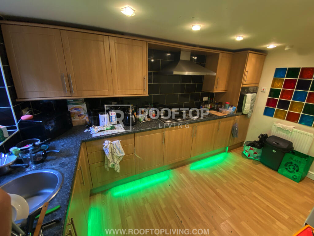 8 bed Detached for rent in Leeds. From Rooftop Living - UK Ltd