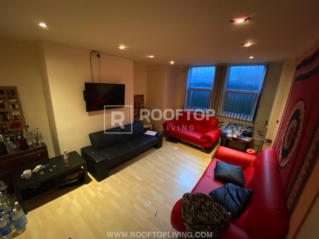 8 bed Detached for rent in Leeds. From Rooftop Living - UK Ltd 8 bed Detached for rent in Leeds. From Rooftop Living - UK Ltd