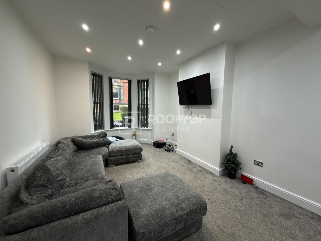 9 bed Detached for rent in Leeds. From Rooftop Living - UK Ltd 9 bed Detached for rent in Leeds. From Rooftop Living - UK Ltd
