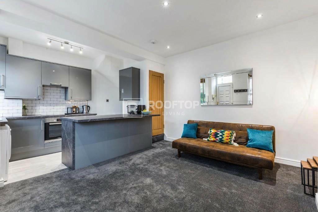 5 bed Detached for rent in Leeds. From Rooftop Living - UK Ltd