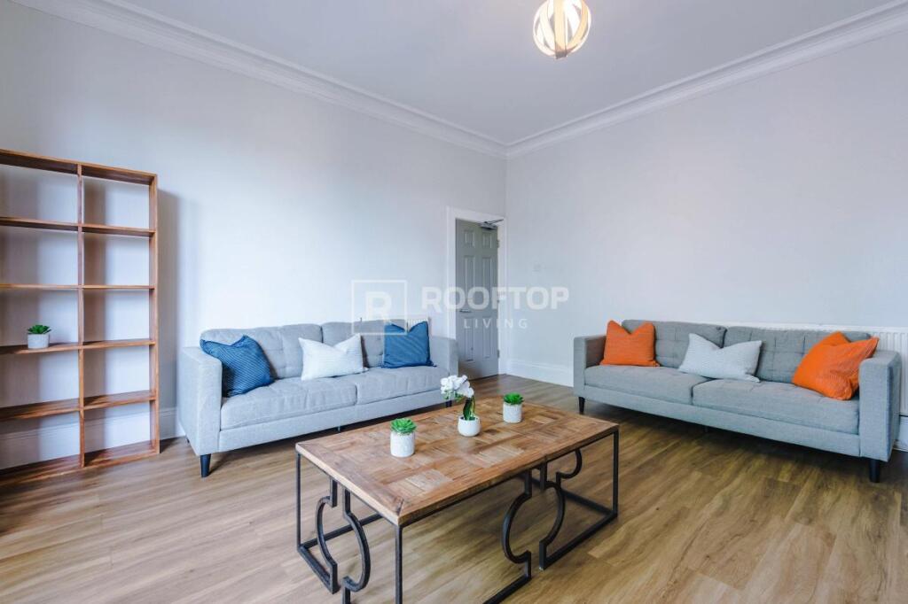 6 bed Detached for rent in Leeds. From Rooftop Living - UK Ltd 6 bed Detached for rent in Leeds. From Rooftop Living - UK Ltd