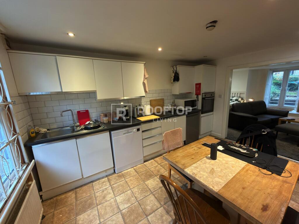 1 bed Detached for rent in Leeds. From Rooftop Living - UK Ltd