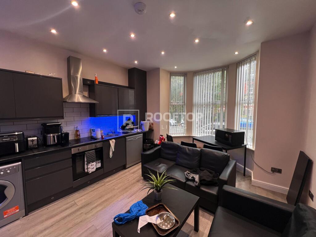 4 bed Detached for rent in Leeds. From Rooftop Living - UK Ltd 4 bed Detached for rent in Leeds. From Rooftop Living - UK Ltd