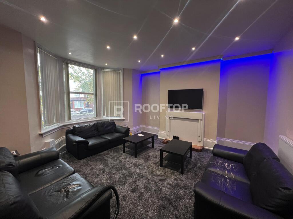 8 bed Detached for rent in Leeds. From Rooftop Living - UK Ltd 8 bed Detached for rent in Leeds. From Rooftop Living - UK Ltd