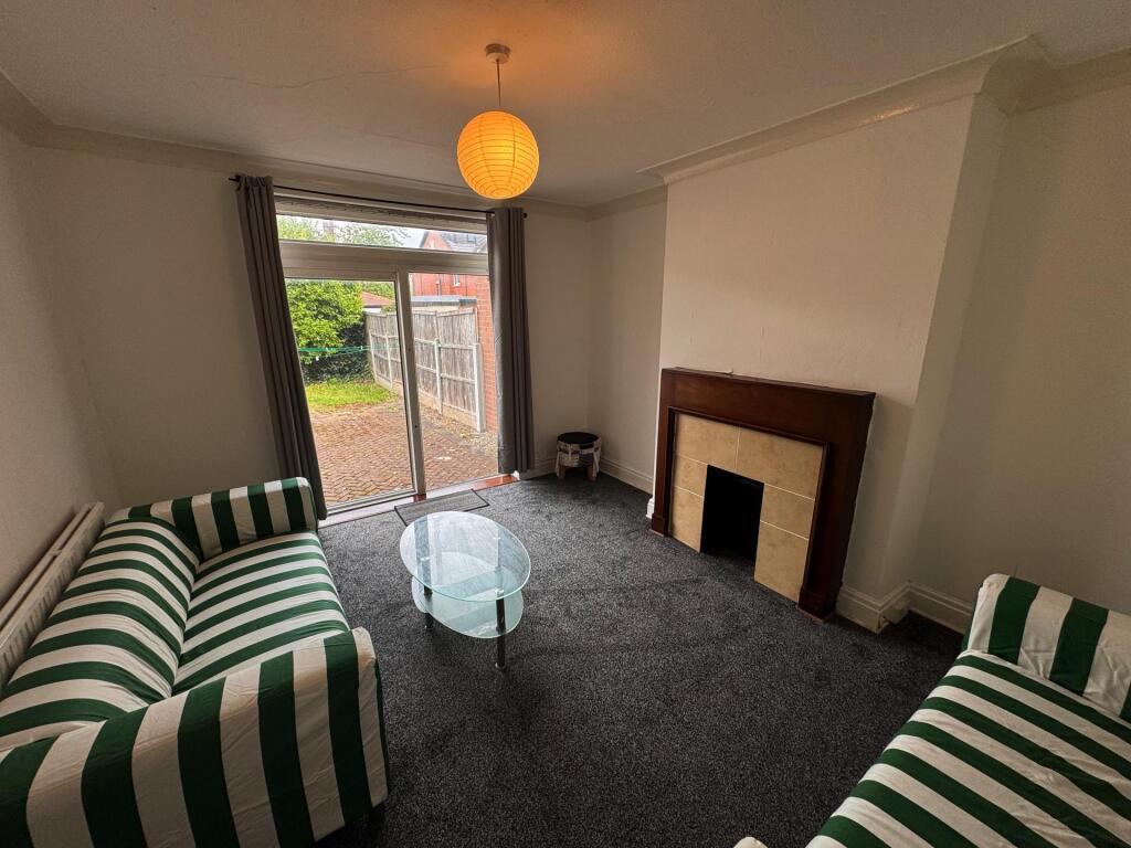4 bed Detached for rent in Leeds. From Rooftop Living - UK Ltd
