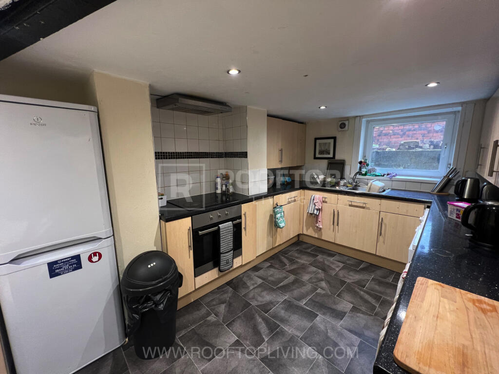 5 bed Detached for rent in Leeds. From Rooftop Living - UK Ltd