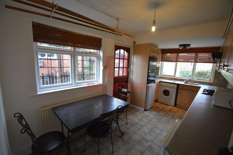 3 bed Detached for rent in Leeds. From Rooftop Living - UK Ltd 3 bed Detached for rent in Leeds. From Rooftop Living - UK Ltd