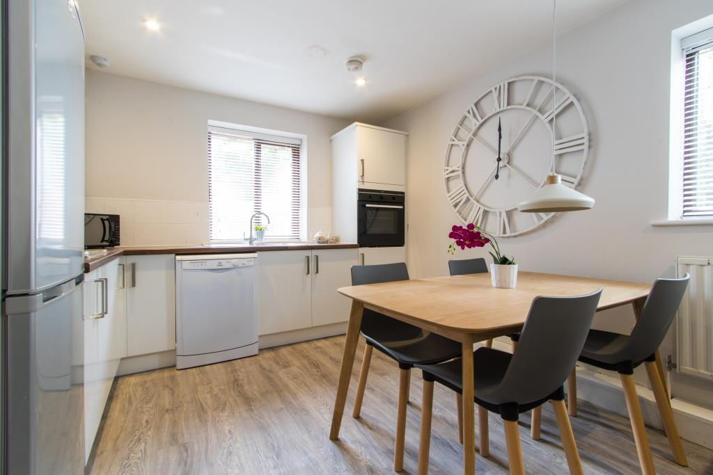 3 bed Detached for rent in Leeds. From Rooftop Living - UK Ltd 3 bed Detached for rent in Leeds. From Rooftop Living - UK Ltd