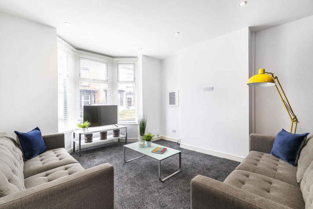 6 bed Detached for rent in Leeds. From Rooftop Living - UK Ltd 6 bed Detached for rent in Leeds. From Rooftop Living - UK Ltd