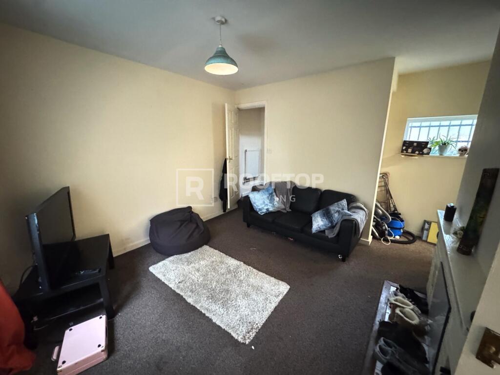 2 bed Detached for rent in Leeds. From Rooftop Living - UK Ltd