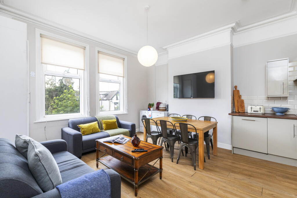 6 bed Detached for rent in Leeds. From Rooftop Living - UK Ltd