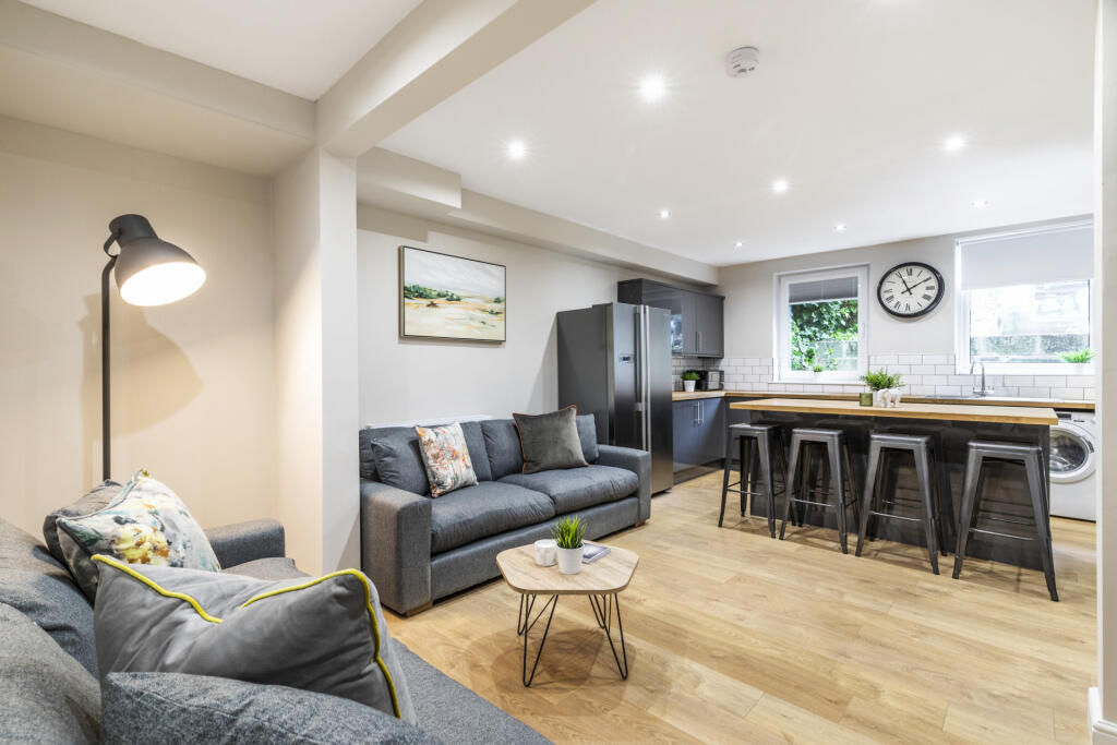 6 bed Detached for rent in Leeds. From Rooftop Living - UK Ltd