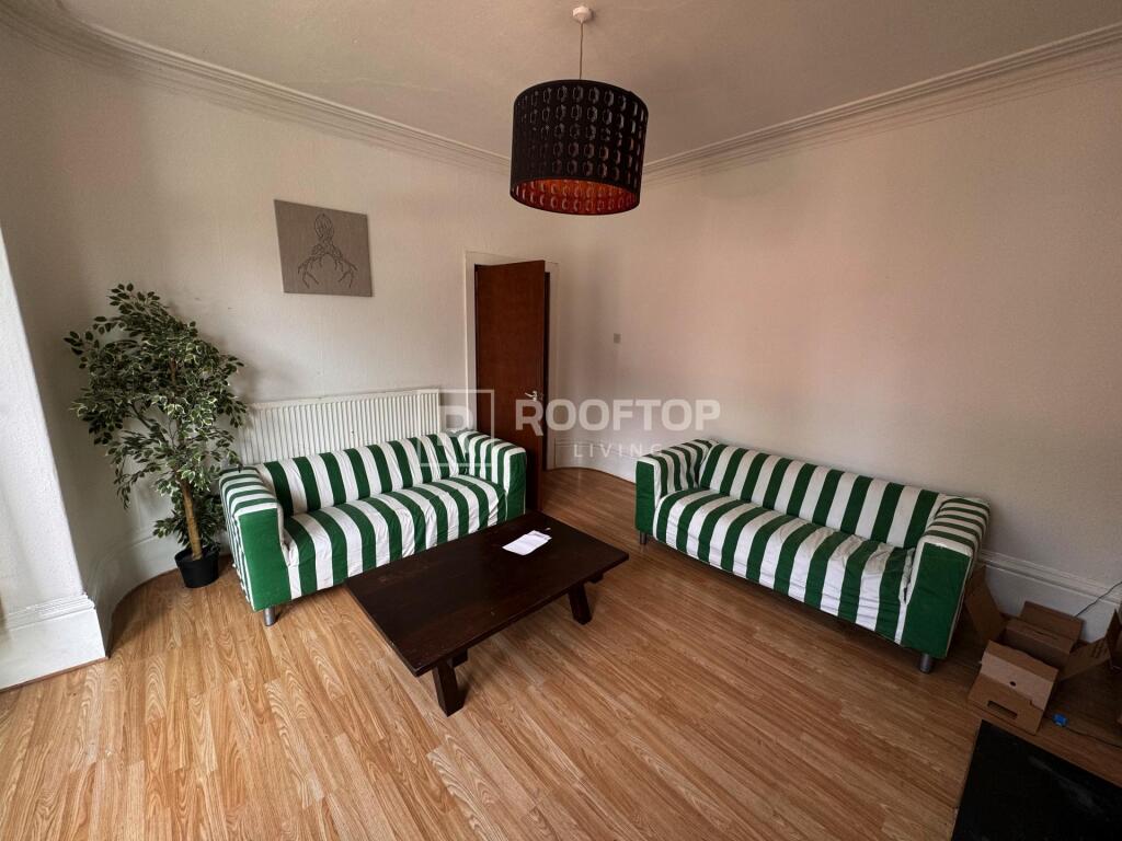 6 bed Detached for rent in Leeds. From Rooftop Living - UK Ltd